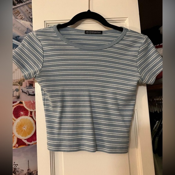 Brandy Melville T-Shirt - Picture 2 of 2